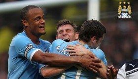 威尼斯人官网入口-巅峰对决悬念迭起，穆古鲁扎激战80分钟，突破纪录胜负难料！